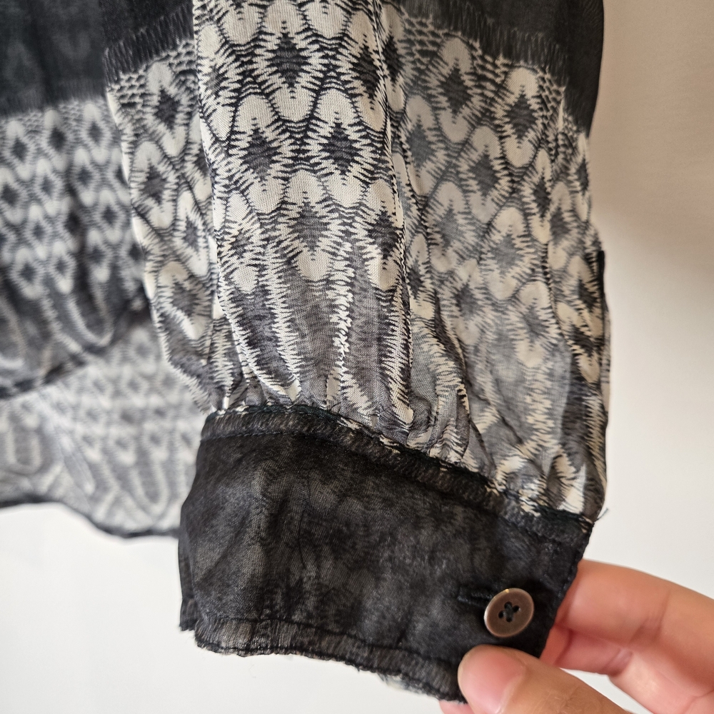 L'AGENCE Sheer Patterned Blouse Size 2 - Picture 2 of 7